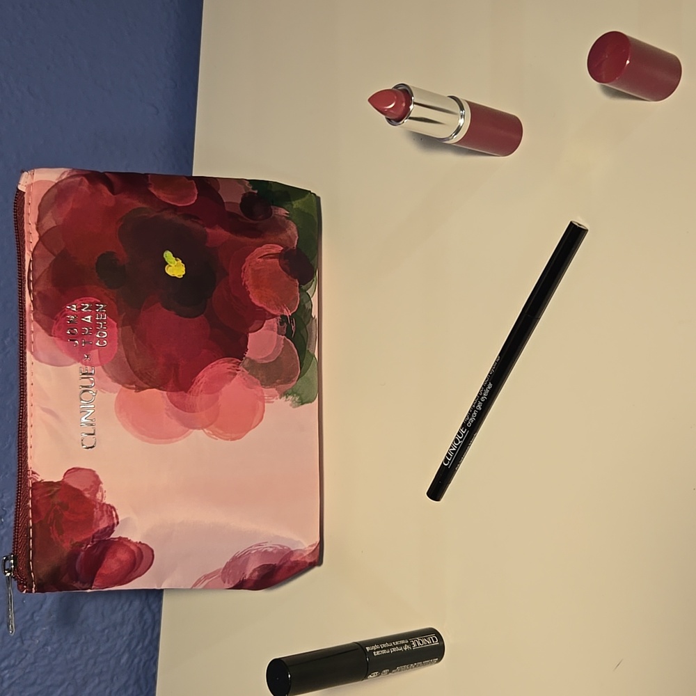 Clinique Pink and Red Floral Cosmetic Set Mascara Crayon Gel Eyeliner Labial New